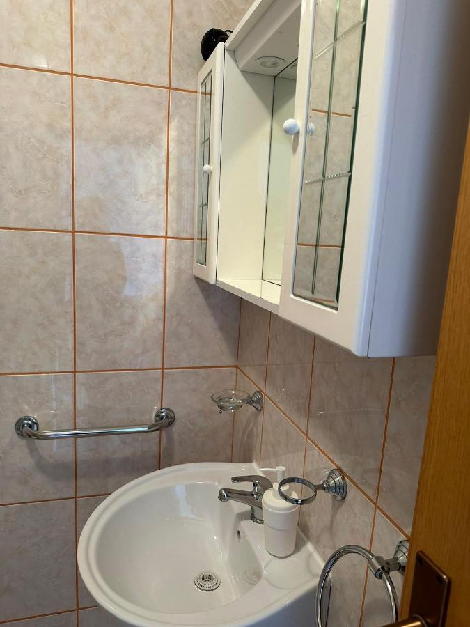 Apartmani Karlobag Eksteriør bilde